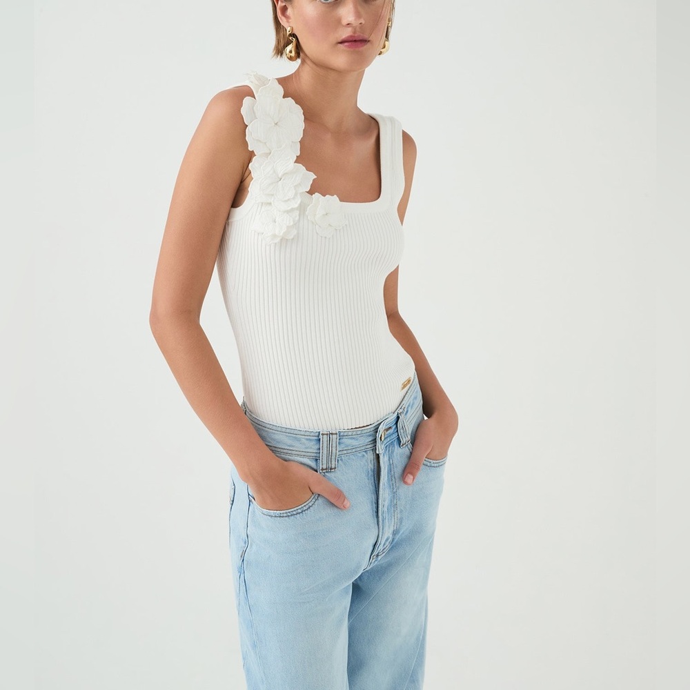 AJE SPLENDOUR FLOWER KNIT TANK in white